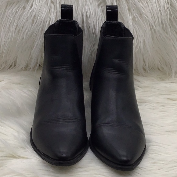 🟡 American Eagle Outfitters Black  Slip-On Ankle Bootie (170) - Picture 2 of 7